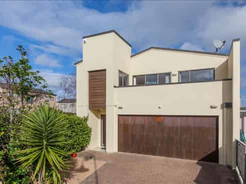 2 Els Close, Golflands