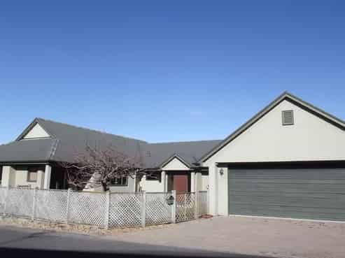 4 Joshua Place, Rangatira Park