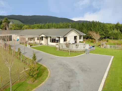 242 Kuku East Road, Manakau