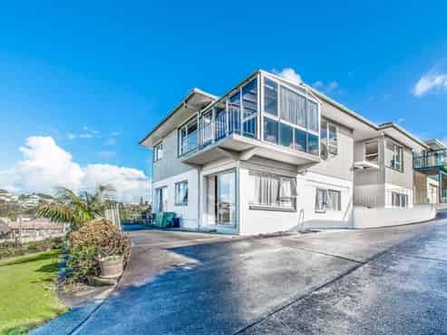 7 Commodore Parry Road, Castor Bay