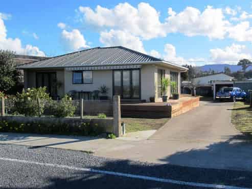 915 East Coast Road, Kaiaua