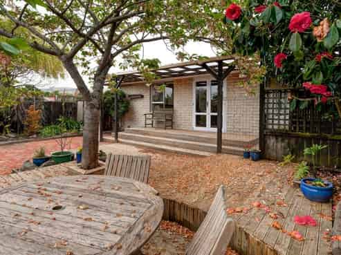 2/115 Rocking Horse Road, Southshore