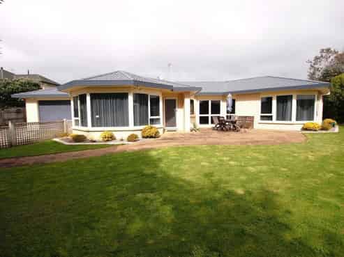 8 Marewa Place, Waikanae Beach