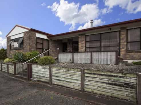 2 Denby Close, Athenree