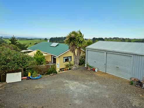 140A Cooper Road, Pollok