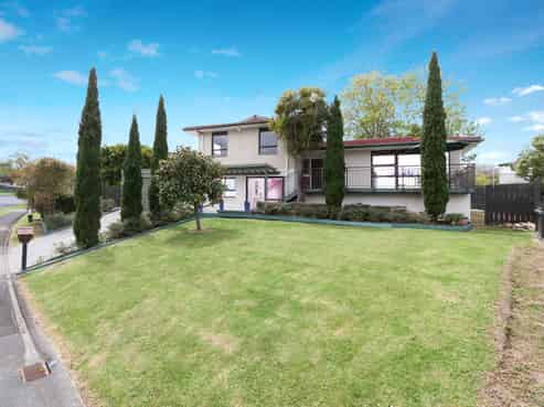 11 Pyatt Crescent, Saint Johns