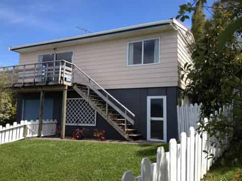 16 Jean Place, Stanmore Bay