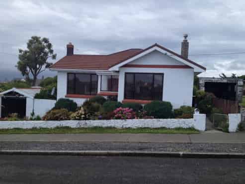 12 Walker Street, Bluff