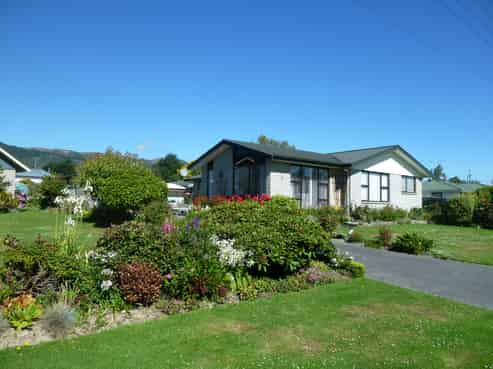 6 Pine Street, Tapanui