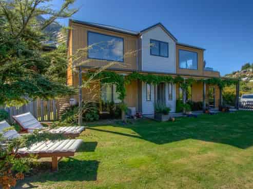 33 Arawata Terrace, Fernhill/Sunshine Bay