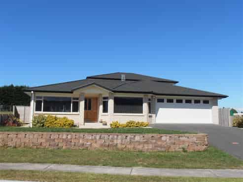 32 Noble Johnston Drive, Katikati