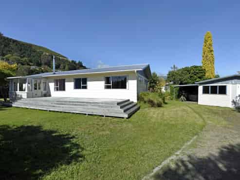 70 North Road, The Wood