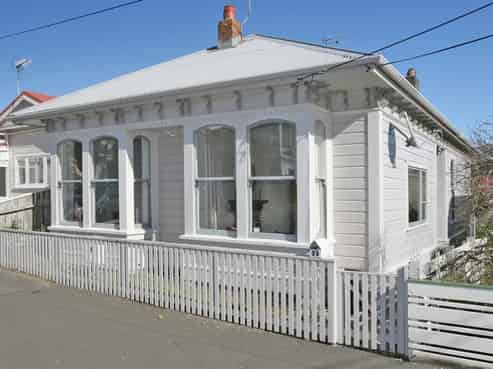 32 Hiropi Street, Newtown