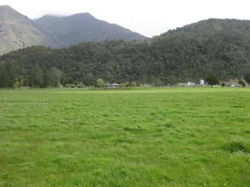 137 Franz Josef Highway, Whataroa