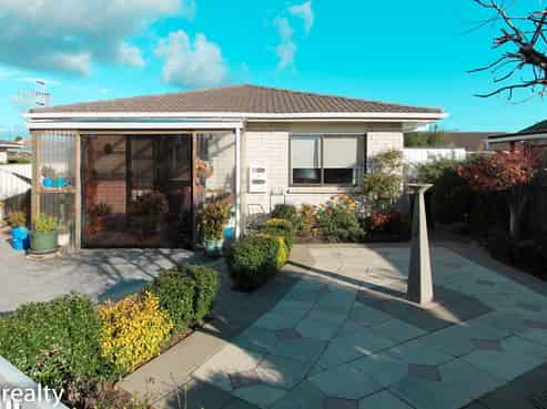 25A Larch Street, Victoria