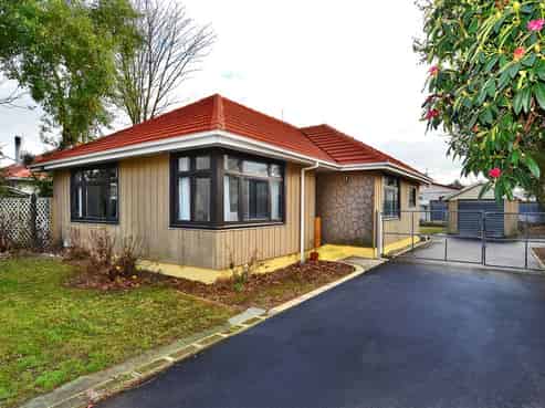 102 Springs Road, Hornby