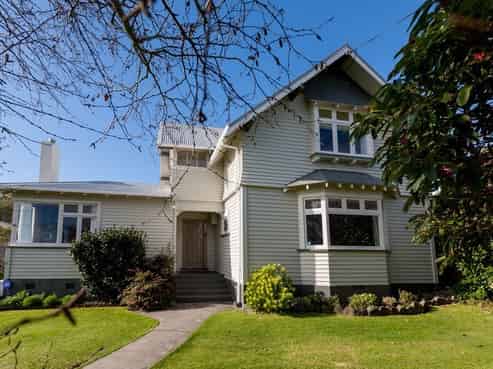 13 Paynters Avenue, Strandon