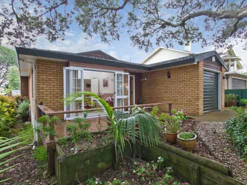 1B Oak Street, Royal Oak