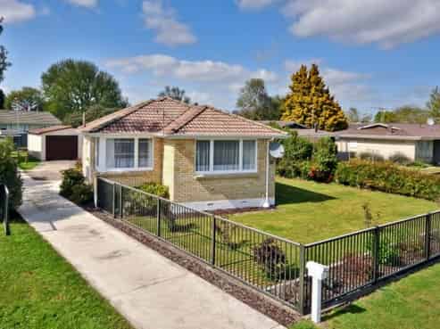 8 Ryan Avenue, Chartwell