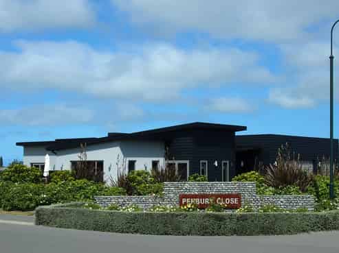 1 Penbury Close, Huntingdon/Lake Hood