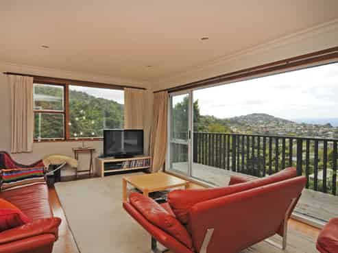 16 Doris Gordon Crescent, Crofton Downs