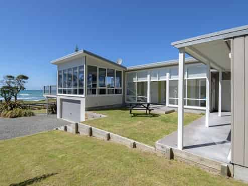 16 Cathedral Road, Gore Bay