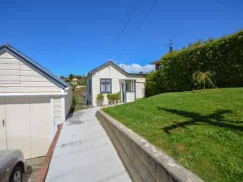 8 Dalry Street, Mornington