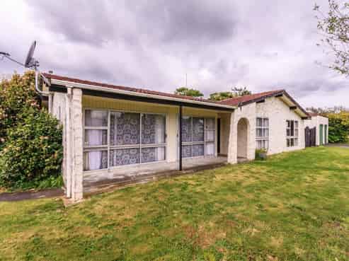 16 Kimberley Grove, Westbrook