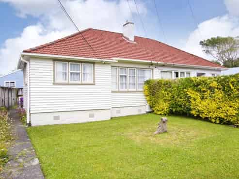161 Whites Line East, Waiwhetu