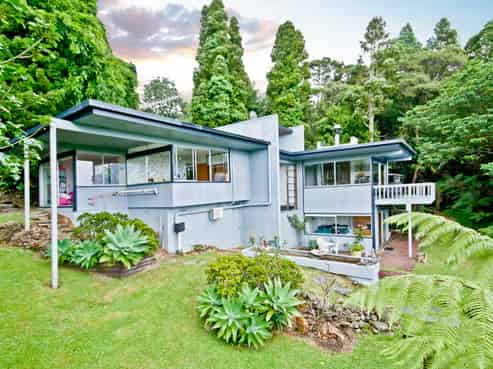 900 West Coast Road, Waiatarua