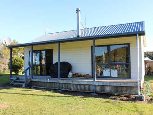 2445 Tarata Road, Tarata