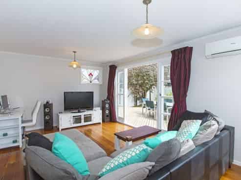 1/55 Pohutukawa Street, Woburn