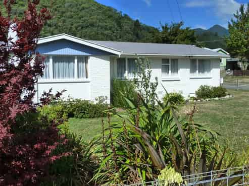 14 Wairau Road, Picton