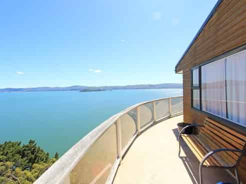 55 Ferry Road, Days Bay