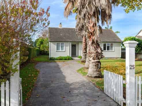 25 Village Way, Ardmore