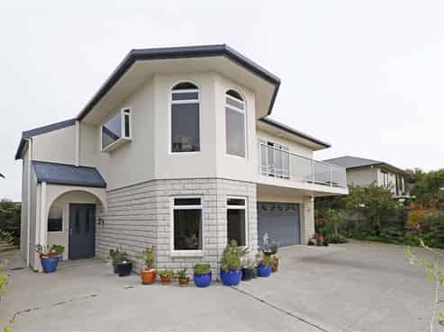 26 Highgrove Drive, Grandview Heights