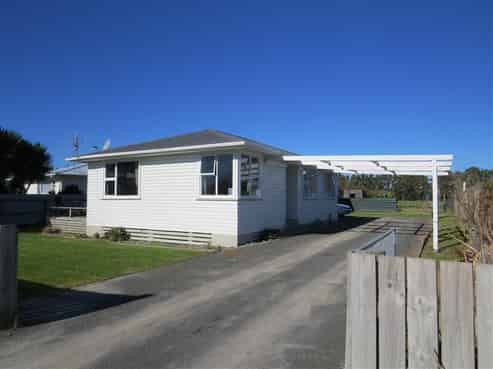 17 East Bank Road, Thornton