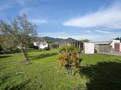 16 Collins Road, Richmond