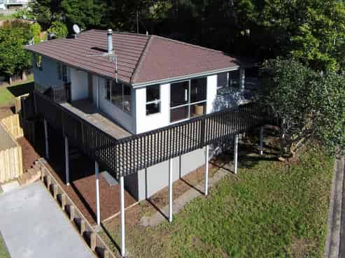 69 Vandeleur Avenue, Birkdale