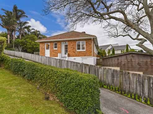 32 Hanlon Crescent, Narrow Neck