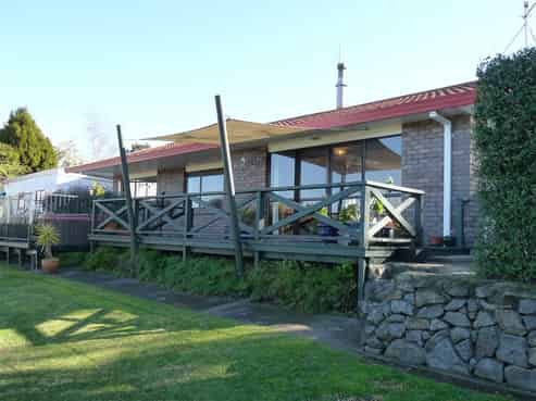 8 Lochinvar Place, Hairini