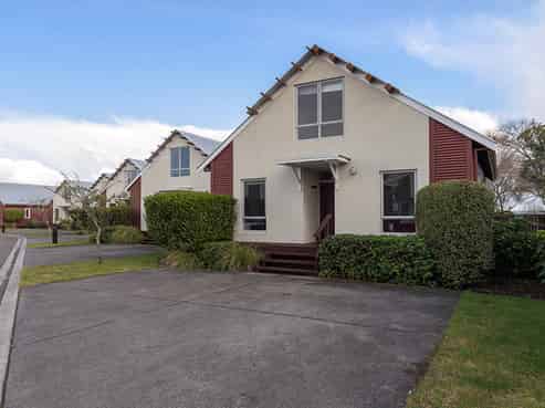 17/1420 Hamurana Road, Mourea