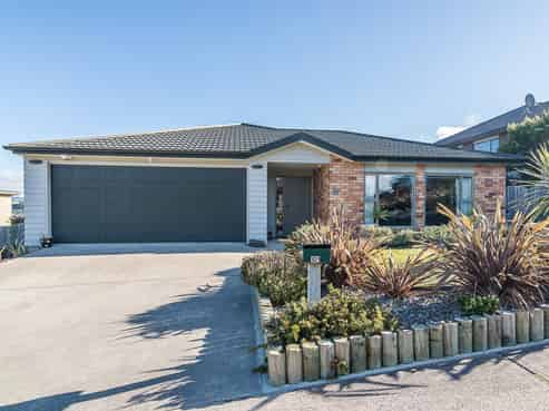 121 Te Puia Drive, Aotea