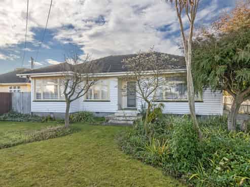 65 Coopers Road, Dallington