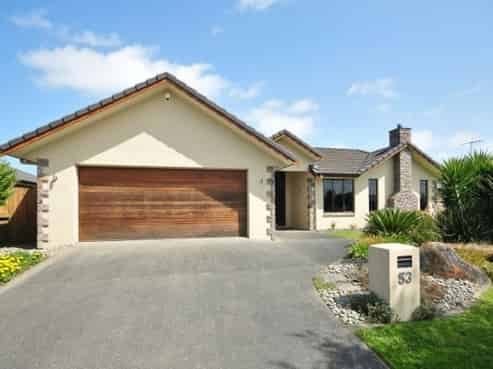 53 Barrington Drive, Huntington