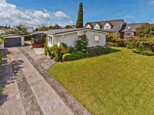 32 Akoranga Drive, Northcote