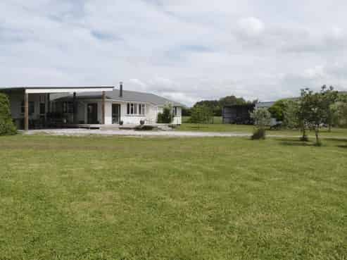 17 Mutiny Road, Pakipaki