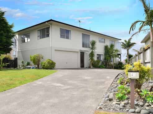 42 Albatross Road, Red Beach