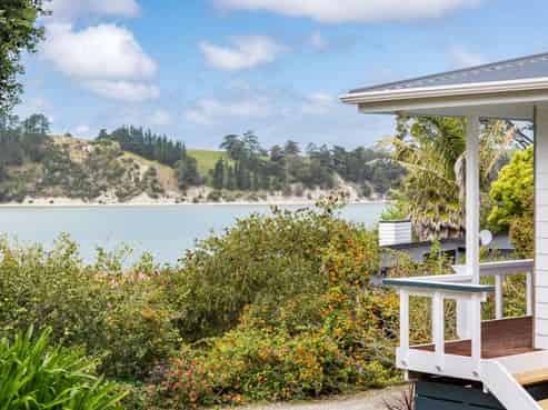 2 Cliff Street, Paparoa