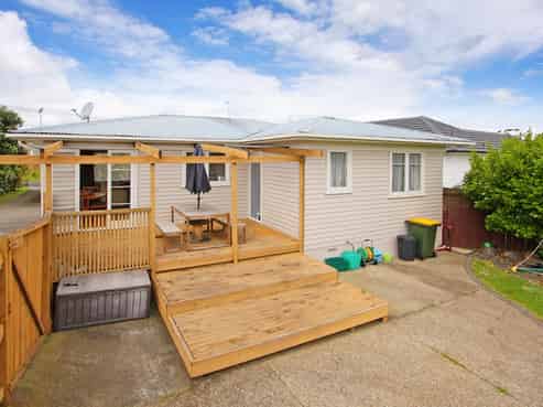 77 Dale Crescent, Pakuranga